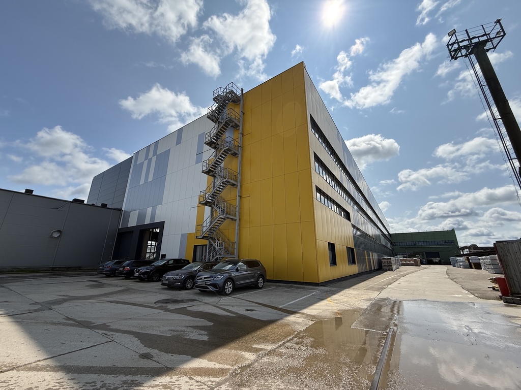 Warehouse production facilities for rent at Granita 15