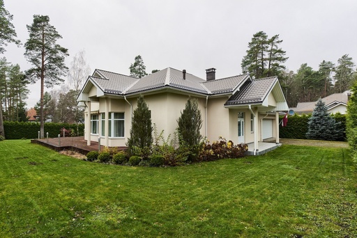 Pārdod ģimenes māju Berģi, Lauvu iela 5